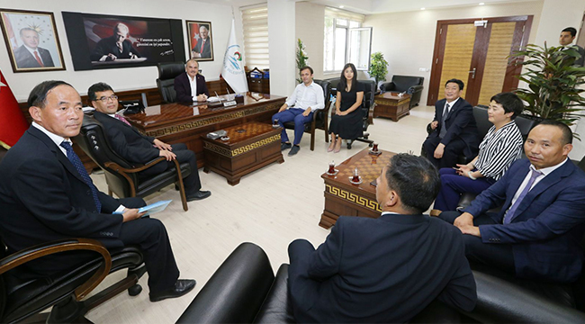 BAŞKAN GÜRLESİN’İ TEBRİK ETTİLER