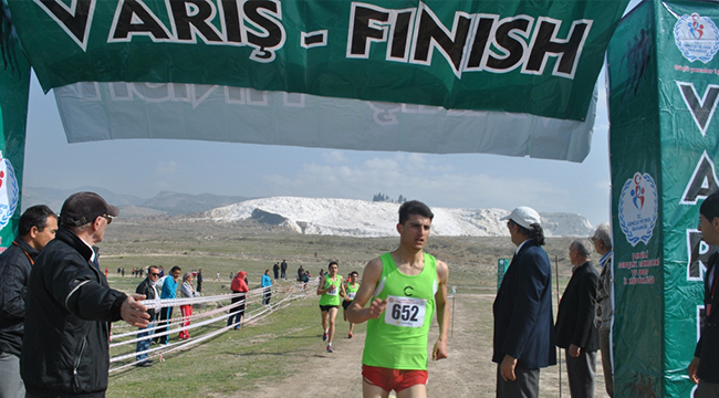 ATLETLER PAMUKKALE’DE KOŞTU