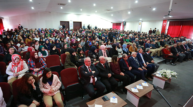 BÜYÜKŞEHİR MİLLİ ŞAİRİ ESERLERİYLE ANDI