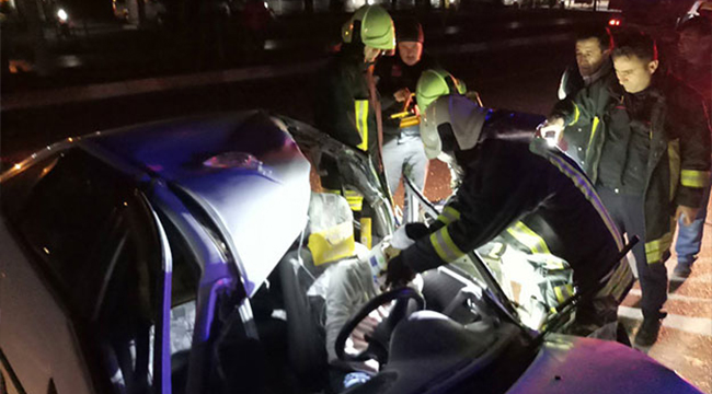 OTOMOBİLDE SIKIŞAN SÜRÜCÜ KURTARILAMADI