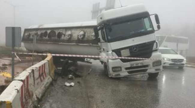 SİS VE KAYGAN YOL KAZAYA NEDEN OLDU