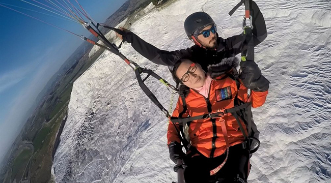YAMAÇ PARAŞÜTÜYLE ATLADI BAYGINLIK GEÇİRDİ