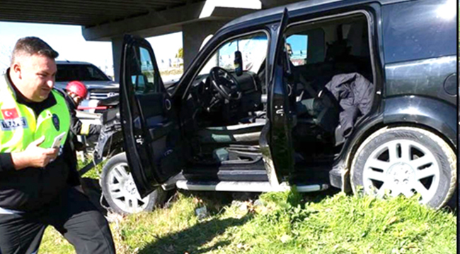 LÜKS ARAÇ OTOMOBİLE ÇARPTI