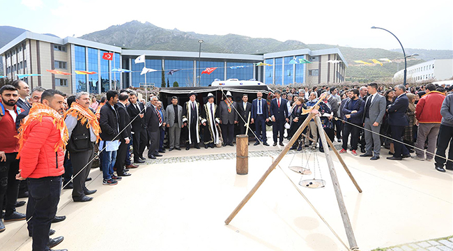 PAÜ KAMPÜSÜNDE RENKLİ NEVRUZ KUTLAMASI