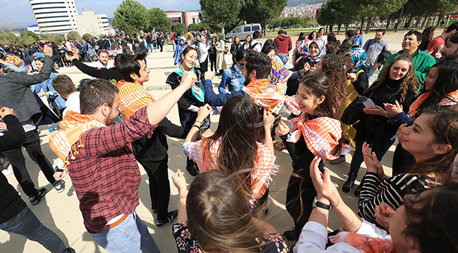 PAÜ KAMPÜSÜNDE RENKLİ NEVRUZ KUTLAMASI