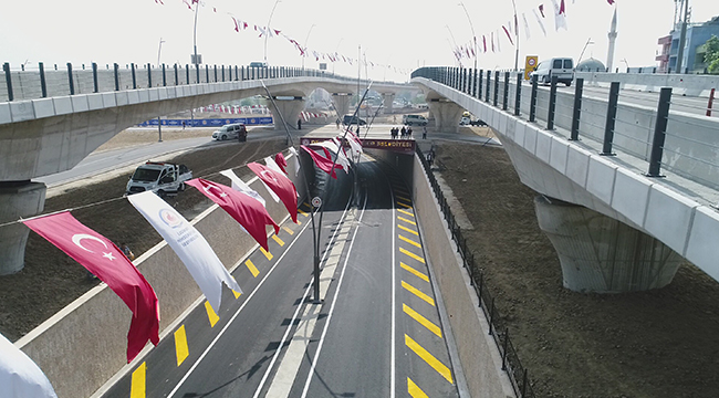 ÜÇGEN KÖPRÜLÜ KAVŞAKLARI TRAFİĞE AÇILDI