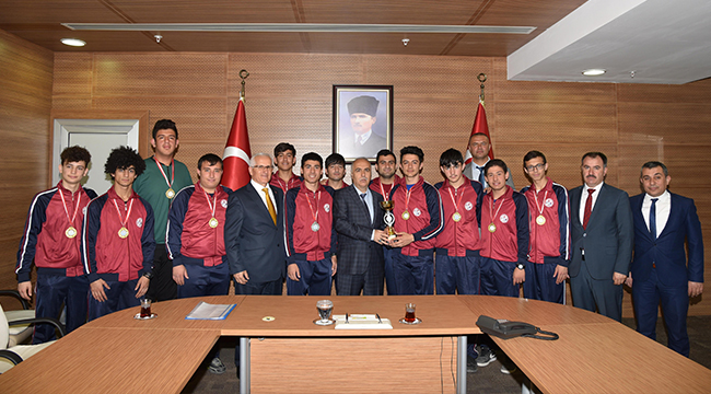 İŞİTME ENGELLİLER BASKETBOL TAKIMI ŞAMPİYON OLDU