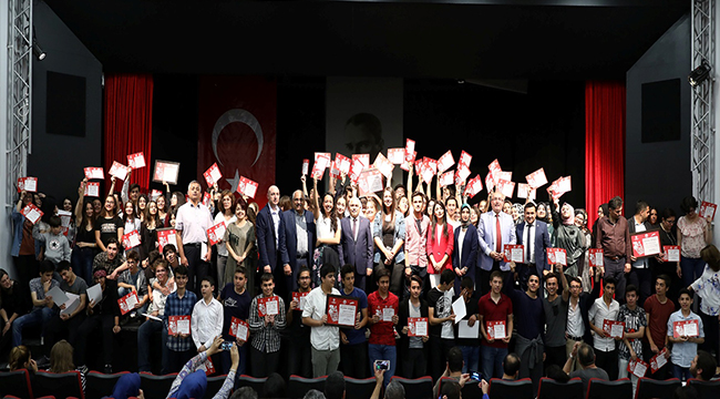GENÇLERİN TİYATRO ŞENLİĞİNDE MUHTEŞEM GALA