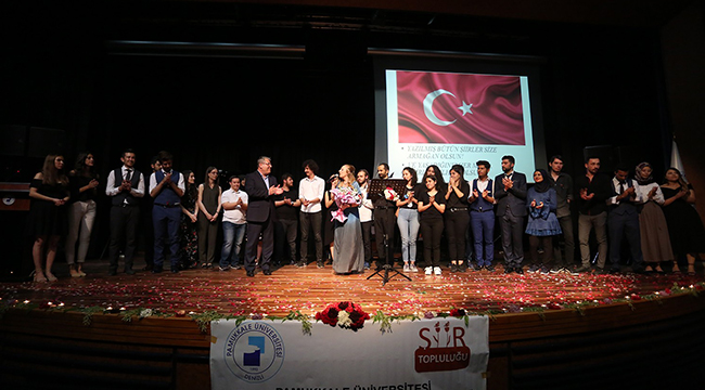 PAÜ’LÜ GENÇLERİN ŞİİR DİNLETİSİ BÜYÜLEDİ