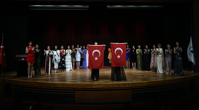PAÜ’DE YAŞAM VE FORM TEMALI DEFİLE DÜZENLENDİ