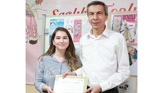 GRAFİK TASARIM KURSU MEZUNLARINI VERDİ