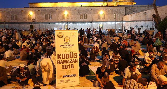 MESCİD-İ AKSA’DA 1000 KİŞİYE İFTAR