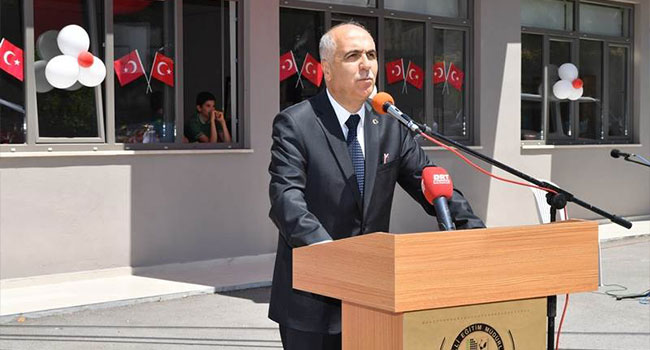 BAKAN ZEYBEKCİ VE VALİ KARAHAN KARNE DAĞITTI