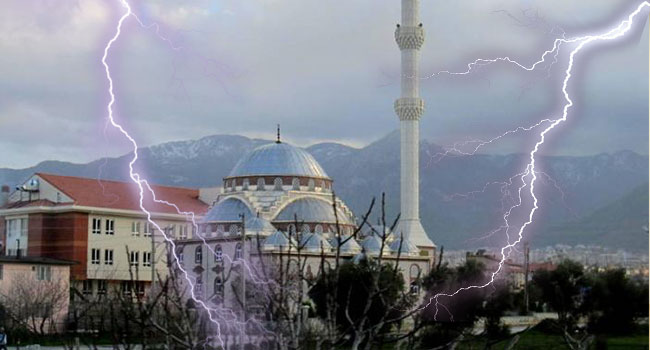 PARATONER BÜYÜK BİR FACİAYI ÖNLEDİ