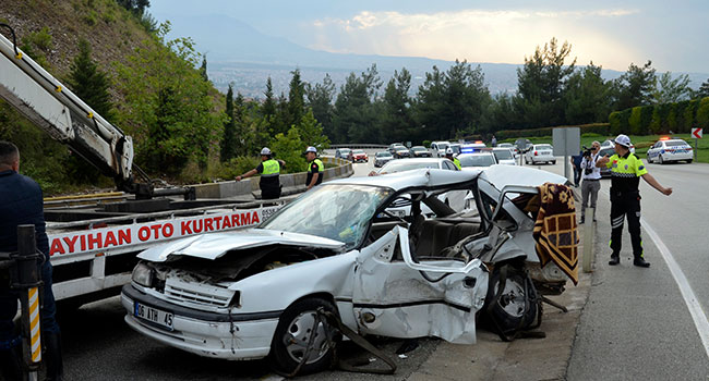 ZİNCİRLEME TRAFİK KAZASI: 1 ÖLÜ, 9 YARALI
