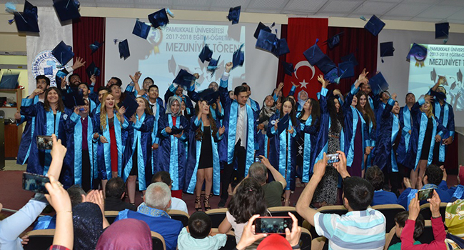 ÇİVRİL ATASAY KAMER MYO’DA MEZUNİYET COŞKUSU