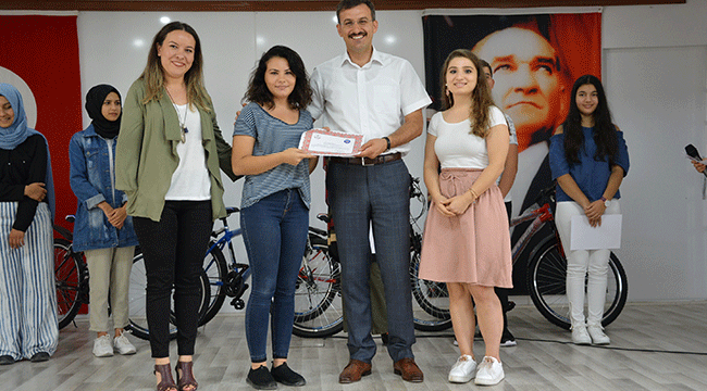 DERECEYE GİREN ÖĞRENCİLER ÖDÜLLENDİRİLDİ