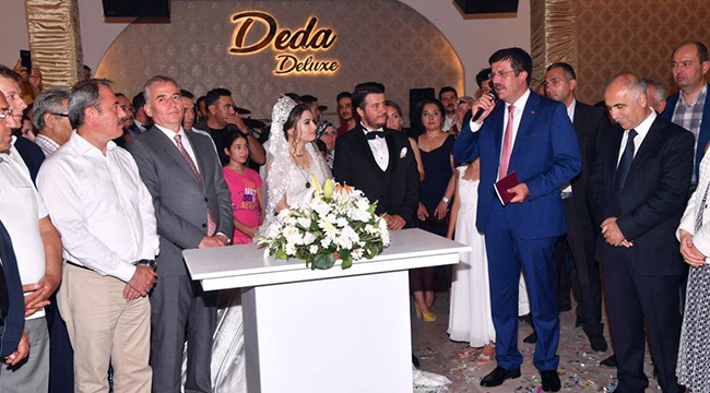 BAŞKAN DEVECiOĞLU KIZINI EVLENDiRDi
