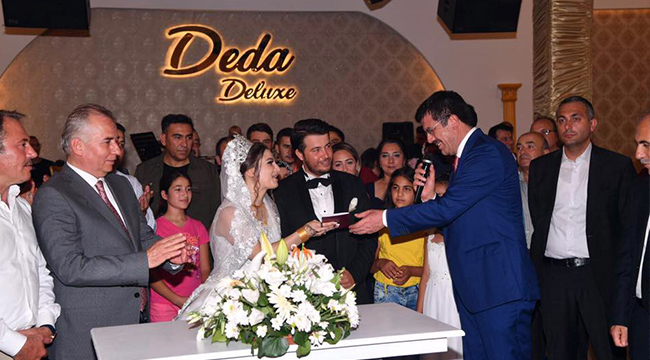 BAŞKAN DEVECiOĞLU KIZINI EVLENDiRDi