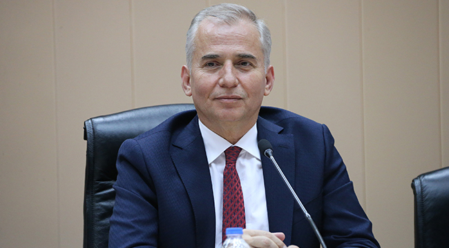 GENÇ MiMARLAR PROJELERİNİ BAŞKAN ZOLAN'A SUNDU