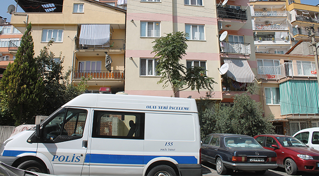 42 YAŞINDAKi KADIN EviNDE ÖLÜ BULUNDU