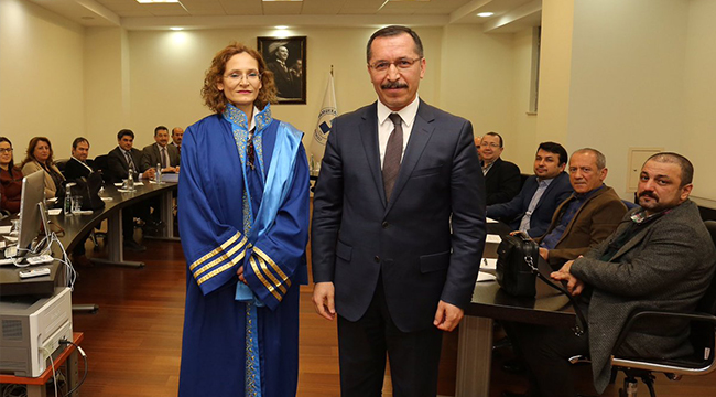 REKTÖR YARDIMCISI GÖREVİNDEN İSTİFA ETTİ