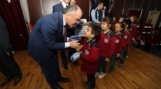 GÜRLESİN, DİŞ MACUNU VE FIRÇASI DAĞITTI