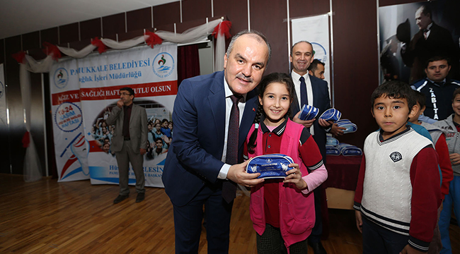 GÜRLESİN, DİŞ MACUNU VE FIRÇASI DAĞITTI