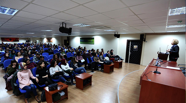 SOSYAL BİLGİLER TOPLULUĞU’NDAN İKİ KONFERANS