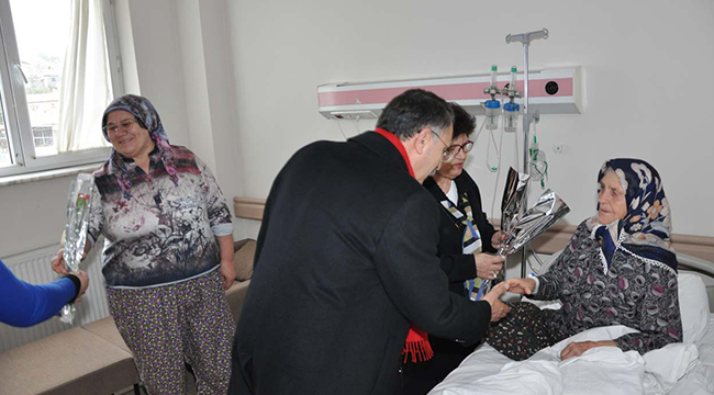 GÜLBAY HASTANEDE YATAN KADINLARI UNUTMADI