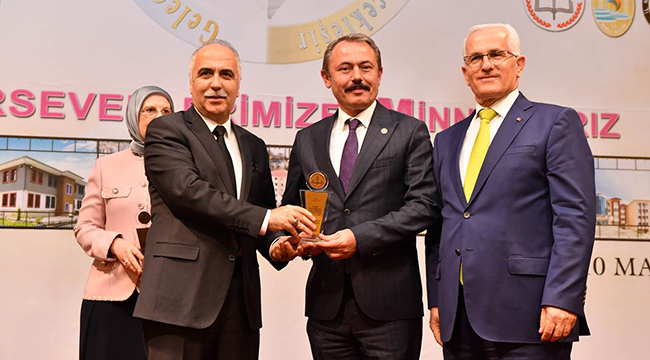 31 HAYIRSEVERE PLAKET VERİLDİ