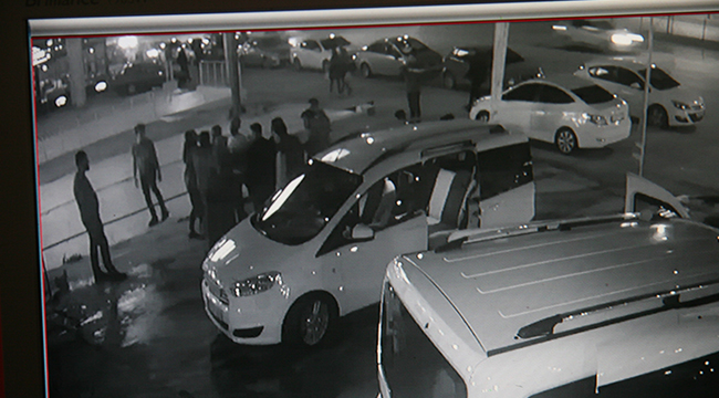 OTOMOBİL SAHİBİ OTO YIKAMACIYI BIÇAKLADI