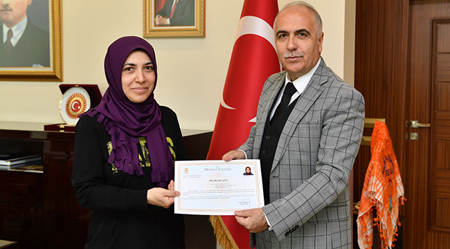 BAŞARI BELGELERİNİ VALİ KARAHAN VERDİ