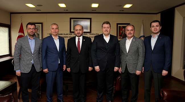 LİDER KİTABINI ZOLAN İÇİN İMZALADI