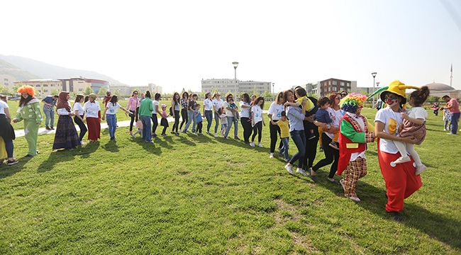 PAÜ'DEN OTİZM FARKINDALIK UÇURTMA ŞENLİĞİ