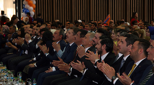 ZEYBEKCİ’DEN CHP’Lİ VEKİLLERE "TRUVA" ATI BENZETMESİ