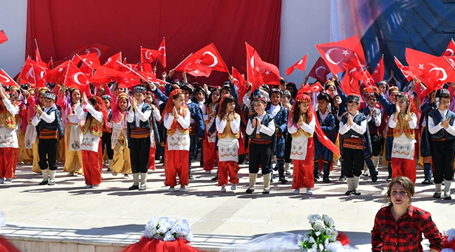 ÇOCUKLAR GÜNÜNÜ KUTLADI