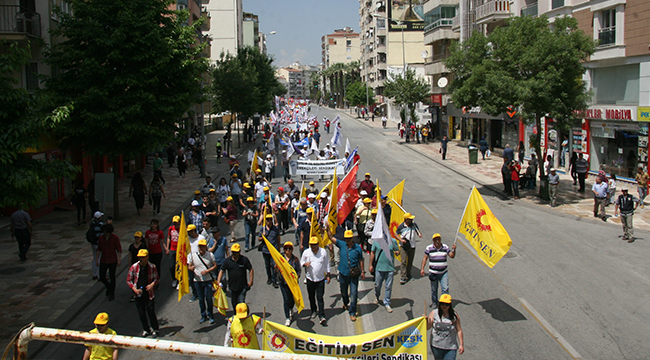 KUTLAMALAR YAĞMUR ALTINDA SON BULDU
