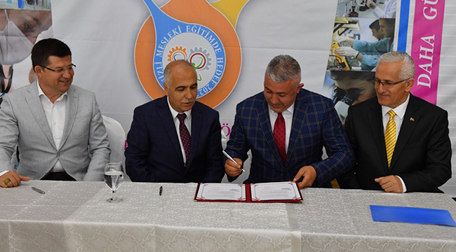 PROTOKOLE 42 SANAYİCİ VE İŞADAMI İMZA ATTI
