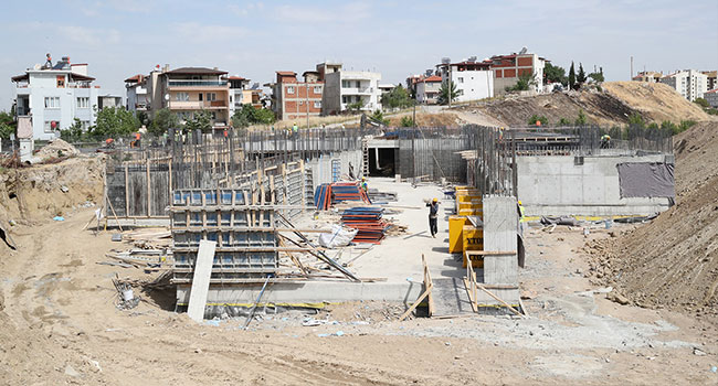 GÜRLESİN, İNŞATTA İNCELEMELERDE BULUNDU