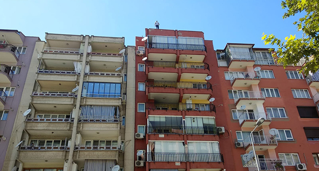 İNÖNÜ CADDESİ'NDE İNTİHAR ŞOV