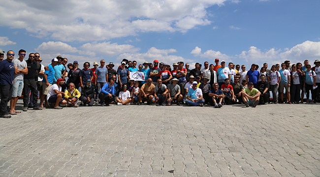 2140 METRE YÜKSEKLİKTEN ATLADILAR