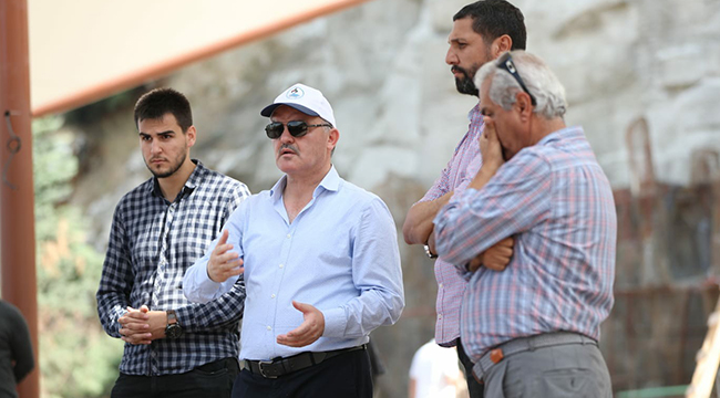 BAŞKAN GÜRLESİN ÖĞRENCİLERLE FİDAN DİKTİ