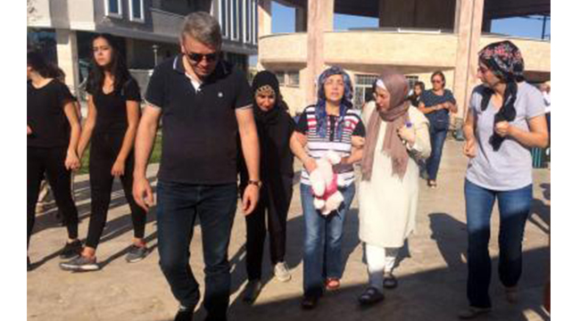 ÖLEN KARDEŞLERİ ARKADAŞLARI SİYAH TİŞÖRTLERLE UĞURLADI