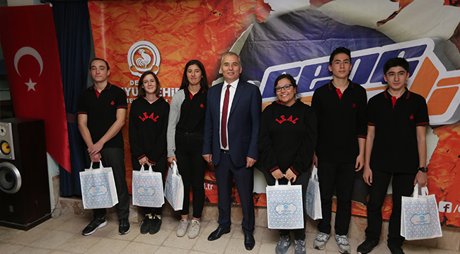 ZOLAN:”GENÇLER BİZİM GELECEĞİMİZ”