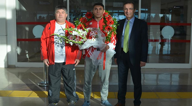 ŞAMPİYON BATUHAN YURDA DÖNDÜ