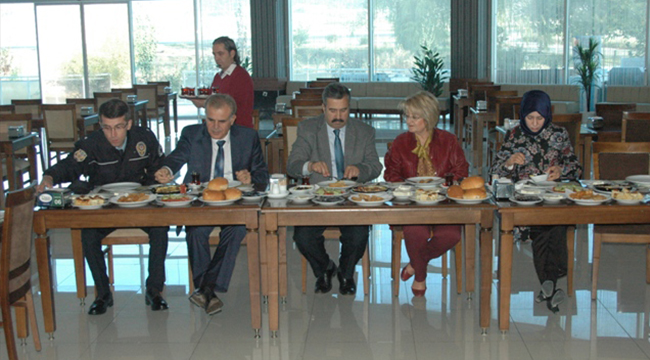 DEMİR'DEN,BOZKURT EMNİYET AMİRLİĞİNE ZİYARET
