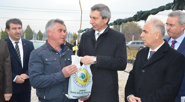 DENİZLİLİ ÜRETİCİLERE 20 BİN FİDAN DAĞITILDI
