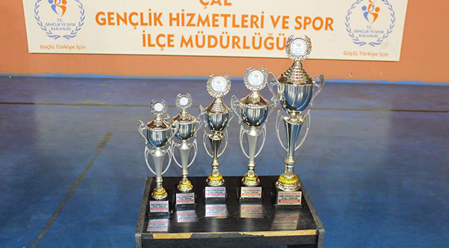 ÇAL’DAKİ FUTSAL TURNUVASI TAMAMLANDI