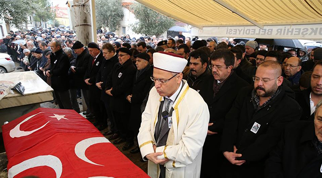 GÖZYAŞLARI VE DUALARLA UĞURLANDI